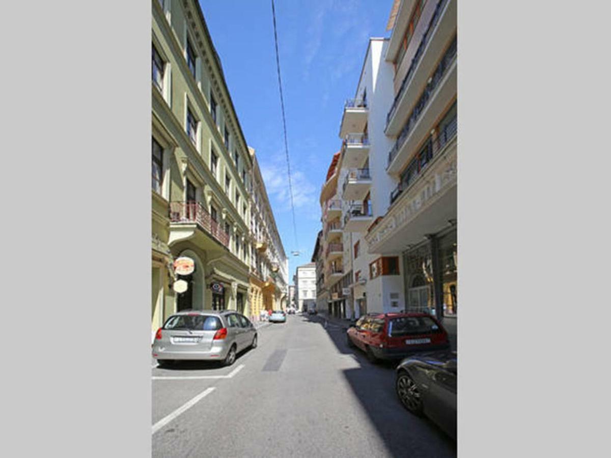 Downtown Garden Isle In Urban Style-Free Parking Apartment Budapest Bagian luar foto