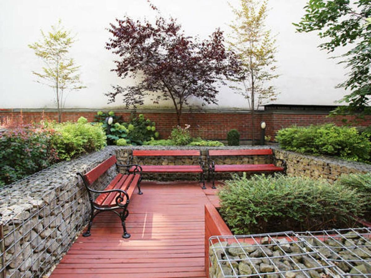 Downtown Garden Isle In Urban Style-Free Parking Apartment Budapest Bagian luar foto
